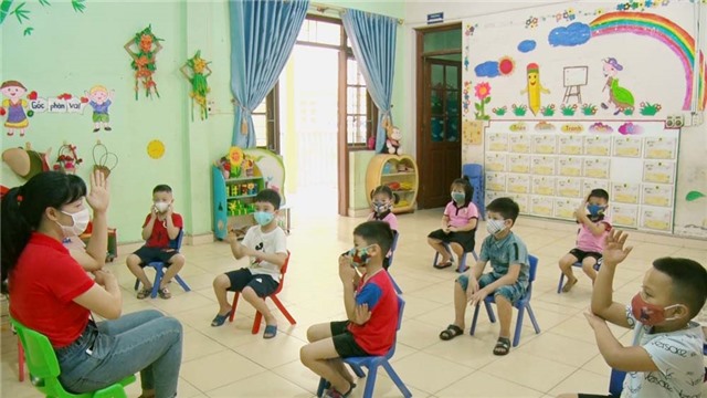 Sáng 4/5, học sinh các trường trên địa bàn thành phố đi học trở lại