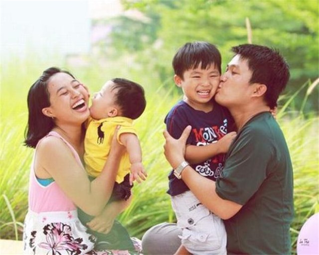 Thứ trưởng Bộ Y tế: Sinh đủ 2 con và nuôi con khỏe mạnh để đảm bảo nguồn nhân lực cho đất nước