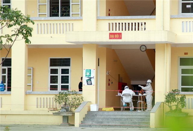 Bộ CHQS tỉnh: Lấy mẫu xét nghiệm Covid-19 cho 159 công dân Việt Nam về từ Pháp, Hàn Quốc