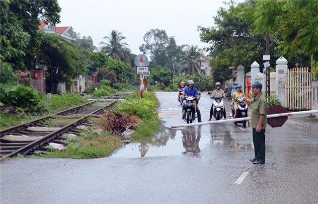 CCB TP Uông Bí: Tham gia gìn giữ trật tự giao thông