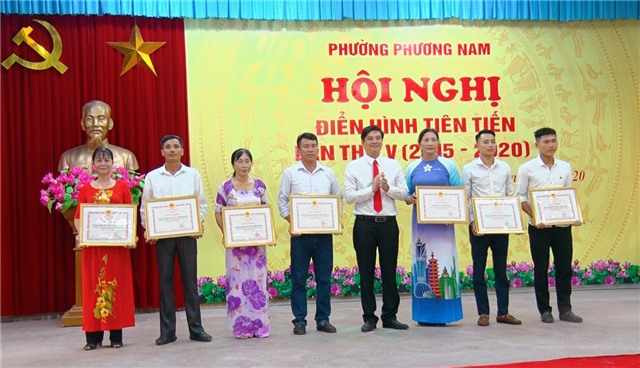Phường Phương Nam biểu dương, khen thưởng 7 tập thể và 44 cá nhân xuất sắc tại hội nghị điển hình tiên tiến phường lần thứ V