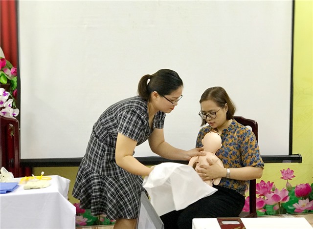 Đào tạo “Hỗ trợ trẻ sơ sinh thở” cho bác sỹ sản khoa và hộ sinh
