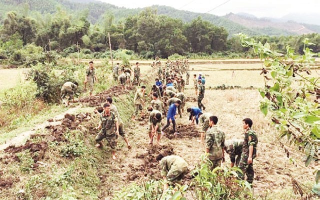 Giúp nhân dân bằng việc làm thiết thực