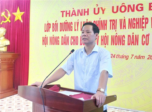 Bồi dưỡng lý luận chính trị và nghiệp vụ công tác hội nông dân 