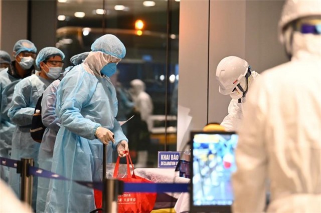 Công tác y tế đón lao động Việt Nam tại Guinea Xích đạo về nước thế nào?