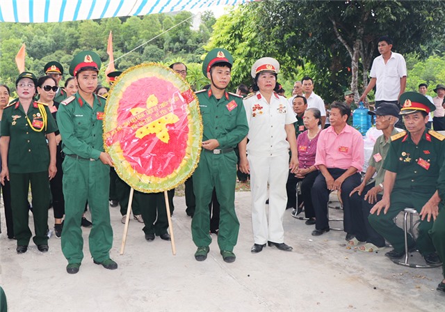 Dâng hương tưởng niệm Anh hùng liệt sĩ Yên Tử