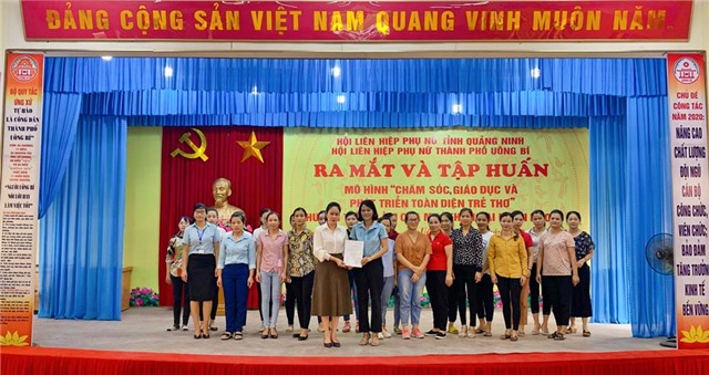 Ra mắt mô hình “Nhóm cha mẹ chăm sóc và phát triển trẻ thơ”