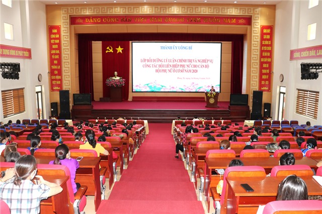 Bồi dưỡng lý luận chính trị và nghiệp vụ cho cán bộ hội phụ nữ cơ sở