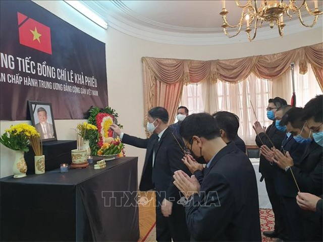 Trang trọng Lễ viếng, mở sổ tang tưởng niệm nguyên Tổng Bí thư Lê Khả Phiêu tại Ai Cập