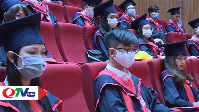 ĐH Hạ Long trao bằng tốt nghiệp đợt I năm 2020