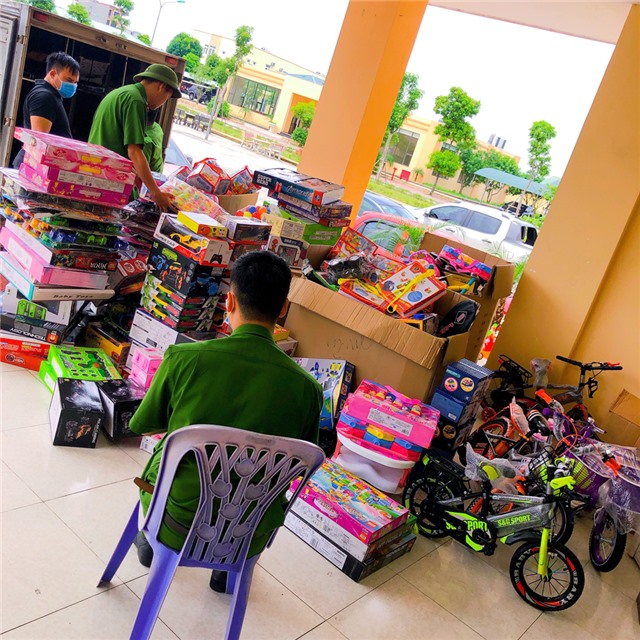 Bắt giữ lô hàng đồ chơi trẻ em nhập lậu