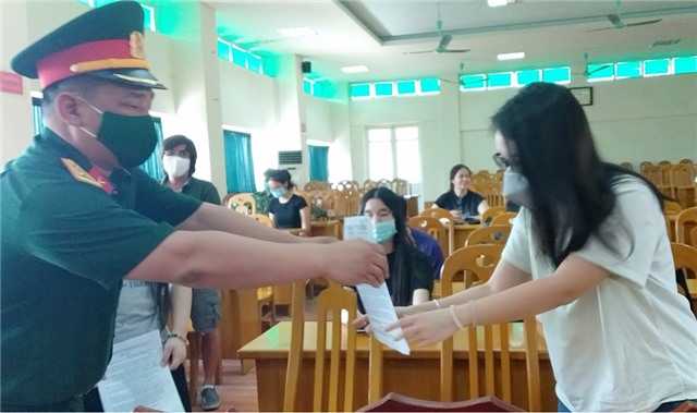 Trung đoàn 244: Bàn giao 24 công dân cách ly tập trung