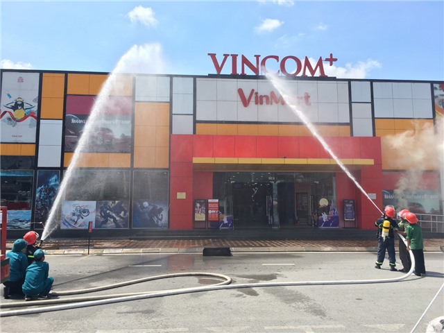 Diễn tập phương án chữa cháy, cứu nạn, cứu hộ tại TTTM Vincom + Uông Bí