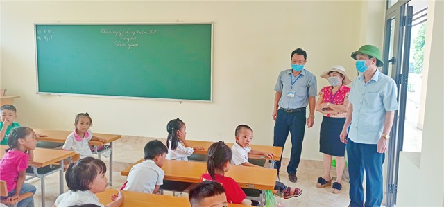 Lãnh đạo thành phố Uông Bí kiểm tra công tác chuẩn bị khai giảng năm học mới
