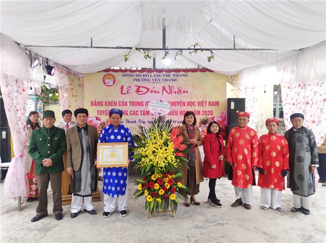 Khu Phú Thanh Tây: Đón nhận bằng khen của Trung ương Hội khuyến học Việt Nam tuyên dương các tấm gương hiếu học năm 2020