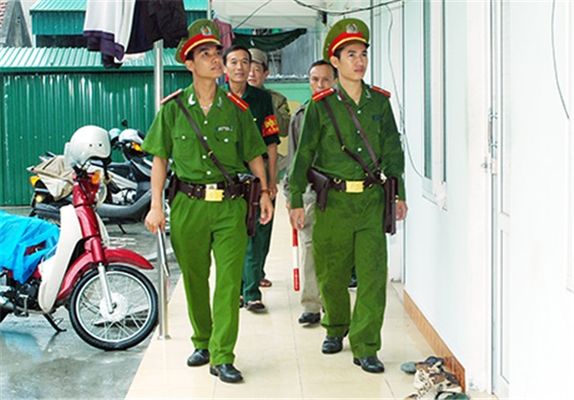 Tố giác người nhập cảnh trái phép