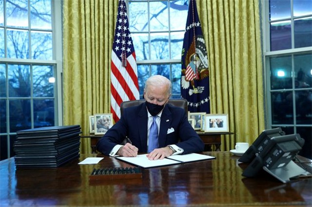 Tổng thống Biden cấp tốc bãi bỏ nhiều chính sách thời ôngTrump