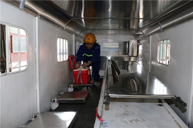 Đơn vị đầu tiên của TKV đưa toa xe cứu thương vào hầm lò