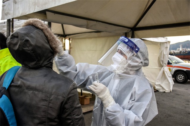 Hơn 100,6 triệu người mắc COVID-19 trên thế giới, Indonesia ghi nhận trên 1 triệu ca nhiễm