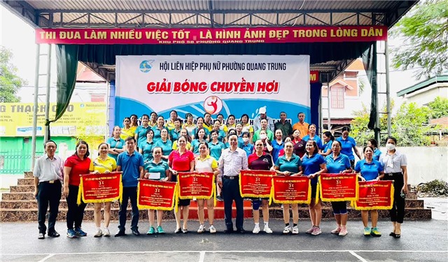 Sôi nổi giải bóng chuyền hơi Hội LHPN phường Quang Trung