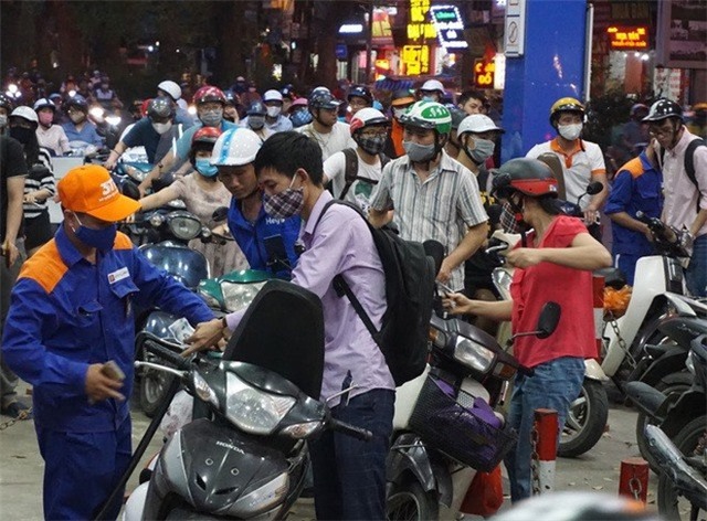 Giá xăng dầu đồng loạt tăng mạnh từ chiều nay