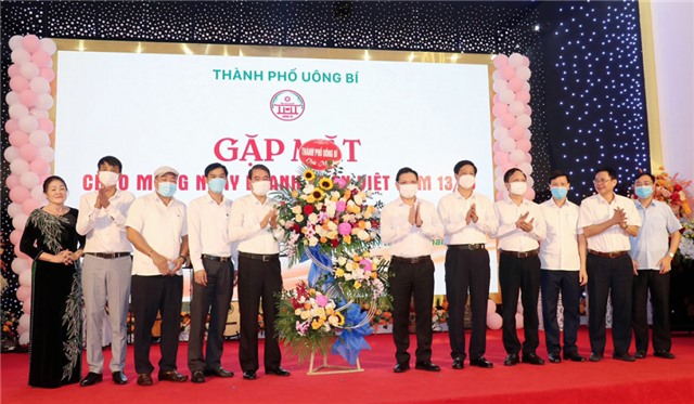 TP Uông Bí: 17 doanh nghiệp xuất sắc được khen thưởng