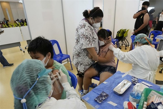 Vaccine Covid-19 nào đang tiêm và thử nghiệm cho trẻ em