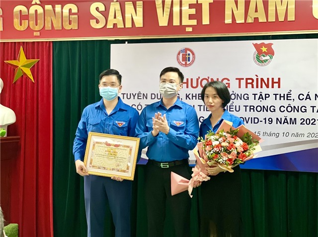 Tuyên dương tập thể, cá nhân có thành tích tiêu biểu trong công tác phòng, chống dịch Covid – 19