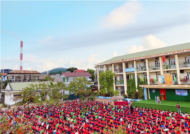 Tuyên truyền, phổ biến pháp luật về an toàn giao thông, PCCC và CNCH tại Trường Tiểu học Trưng Vương