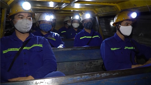 Những chiến sĩ trên mặt trận sản xuất than