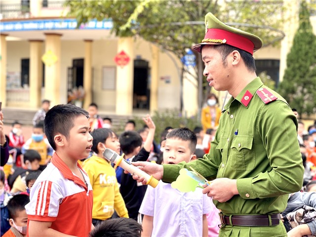 Trường Tiểu học Trần Hưng Đạo: Khai mạc Hội khỏe Phù Đổng; phổ biến pháp luật về PCCC; tuyên truyền kỹ năng phòng, chống xâm hại trẻ em 