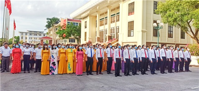 Thành phố Uông Bí thực hiện nghi thức chào cờ đầu tuần