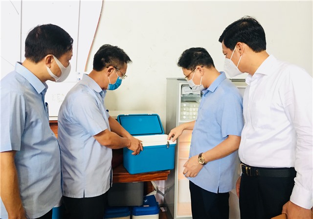 Lãnh đạo thành phố kiểm tra công tác chuẩn bị chiến dịch tiêm chủng mũi 2 vắc xin phòng COVID-19 toàn dân