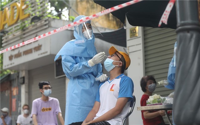 Bé trai 9 tuổi ở Hà Đông là ca COVID-19 mới nhất Hà Nội