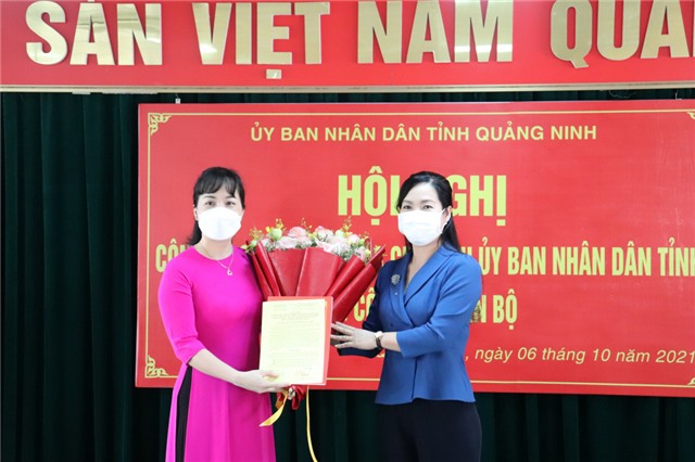 Trao quyết định bổ nhiệm Phó Giám đốc Bệnh viện Việt Nam - Thụy Điển Uông Bí