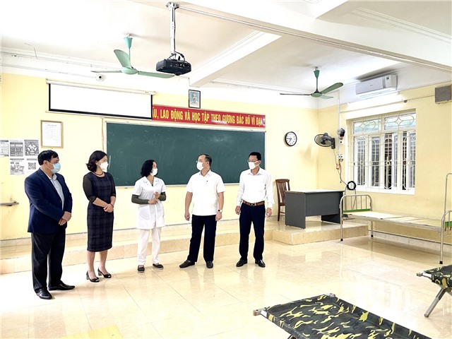 Lãnh đạo thành phố kiểm tra công tác tổ chức tiêm vắc xin phòng Covid-19 cho học sinh tại Trung tâm Giáo dục nghề nghiệp và Giáo dục thường xuyên 