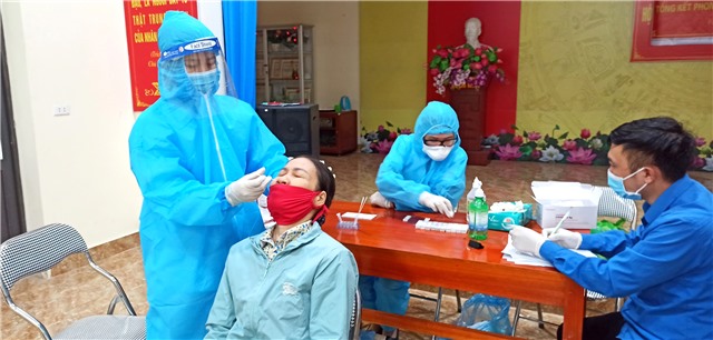 Nhân dân khu Cẩm Hồng, phường Phương Nam đồng tình đóng góp kinh phí thực hiện lấy mẫu tầm soát Covid-19