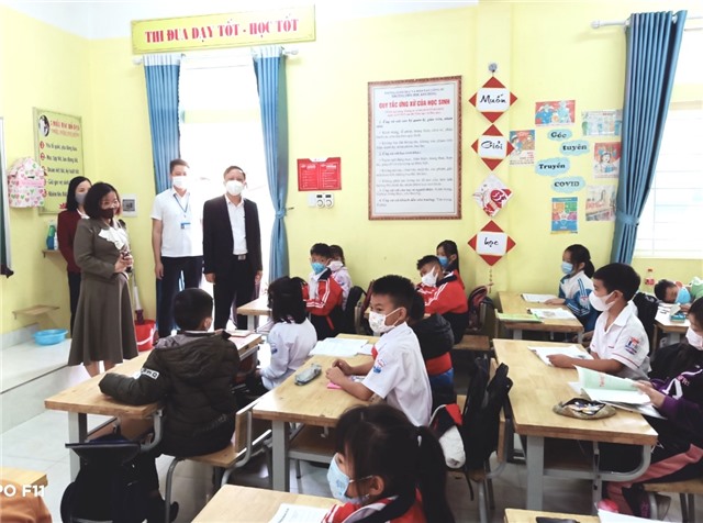 Lãnh đạo thành phố kiểm tra các điều kiện đảm bảo an toàn cho học sinh đi học trở lại