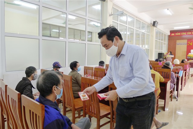 Quan tâm, chăm lo cho người khuyết tật