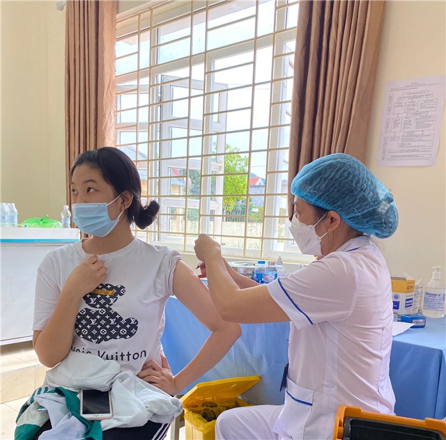 Hoàn thành tiêm vắc xin phòng Covid-19 cho 4.921 học sinh từ 15 đến dưới 18 tuổi trên địa bàn thành phố