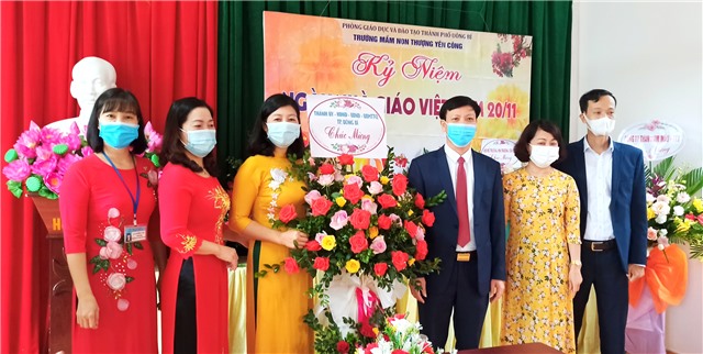 Đồng chí Đỗ Trường Sơn, Phó Chủ tịch HĐND thành phố chúc mừng ngày 20/11