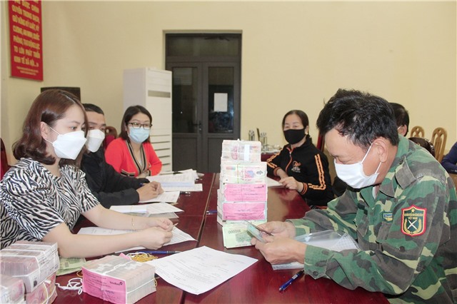 5 hộ dân đầu tiên nhận tiền đền bù GPMB dự án đường Ven sông