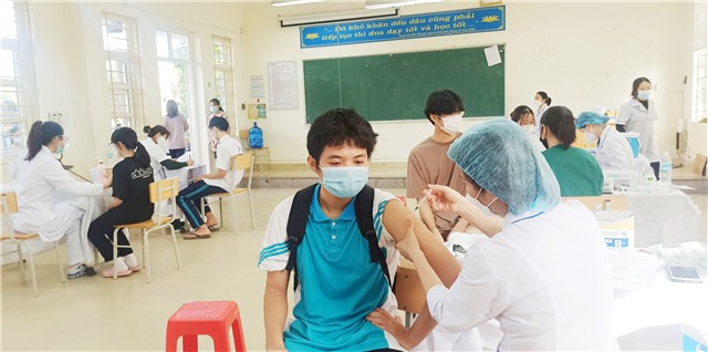 Thành phố Uông Bí tổ chức tiêm mũi 2 vắc xin phòng Covid-19 cho trẻ em từ 12-17 tuổi