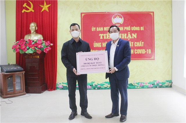 Tiếp nhận 300 bộ kit test ủng hộ công tác phòng, chống dịch Covid-19