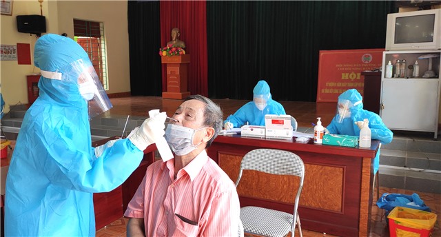 Đến 12h00’ ngày 05/11/2021, thành phố Uông Bí ghi nhận thêm 3 trường hợp dương tính với SARS-Cov-2,  liên quan đến 8  ca tại công ty Sao Vàng có kết quả trước đó Test nhanh dương tính 