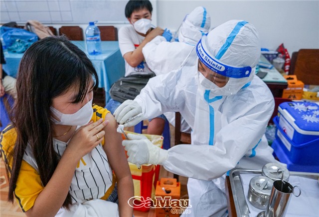 Tiêm vaccine phòng COVID-19 trong cả nước vượt 90 triệu liều