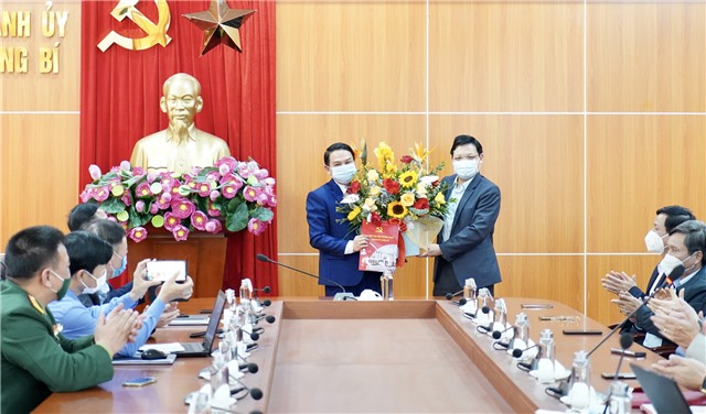 Thành phố Uông Bí: Công bố quyết định về công tác cán bộ