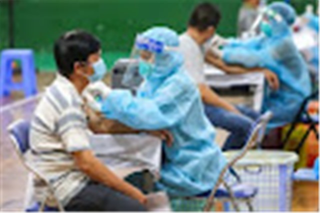 Chiều 14/12: Cả nước đã tiêm trên 133,7 triệu liều vaccine phòng COVID-19; 5 tỉnh nào tiêm mũi 1 thấp dưới 85%?