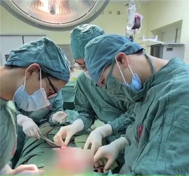 Bệnh viện Việt Nam - Thụy Điển Uông Bí: phẫu thuật thành công ca ung thư vú giai đoạn muộn 