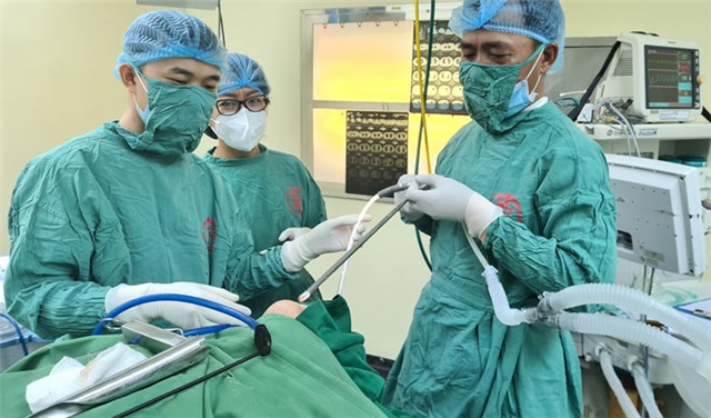 Bệnh viện Việt Nam - Thụy Điển Uông Bí: Xử trí một trường hợp dị vật đường thở phức tạp